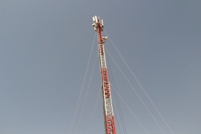 guyed mast telecommunication tower