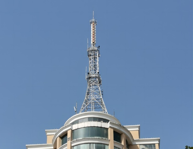 20m roof top tower antenna and microwave