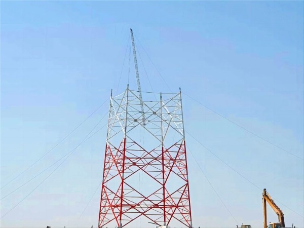 4-Legged Lattice Tower Installation self supporting towers