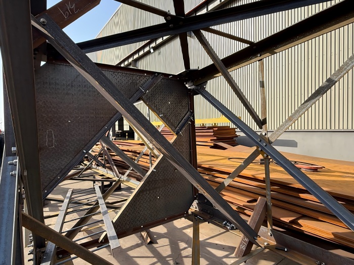 120m angle steel telecom tower