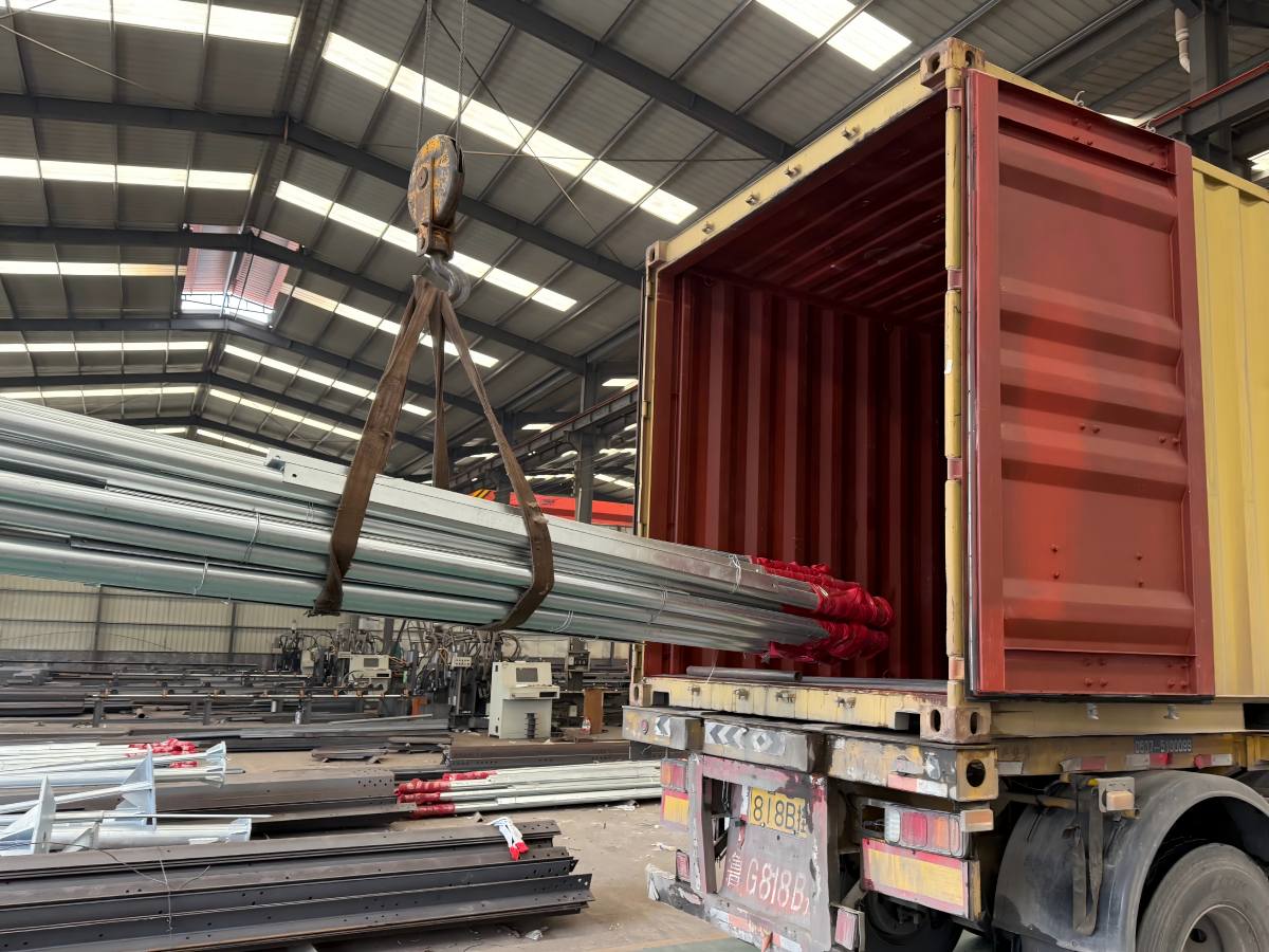 Antenna Pole for Angle Steel Tower Maintenance Packaging and Shipment to Maldives