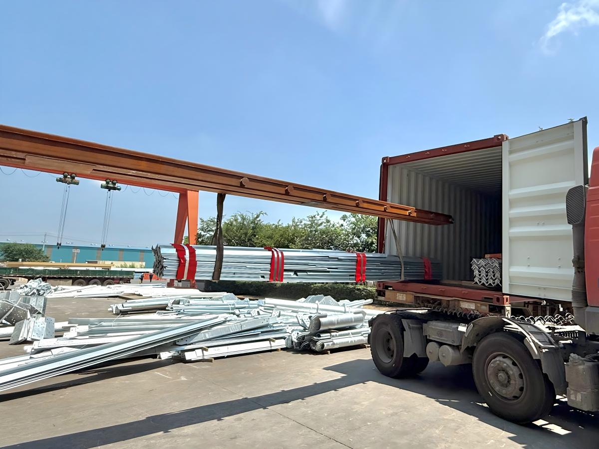 HDG 65 Meters 4-Legged Angle Steel Tower Shipment to Equatorial Guinea