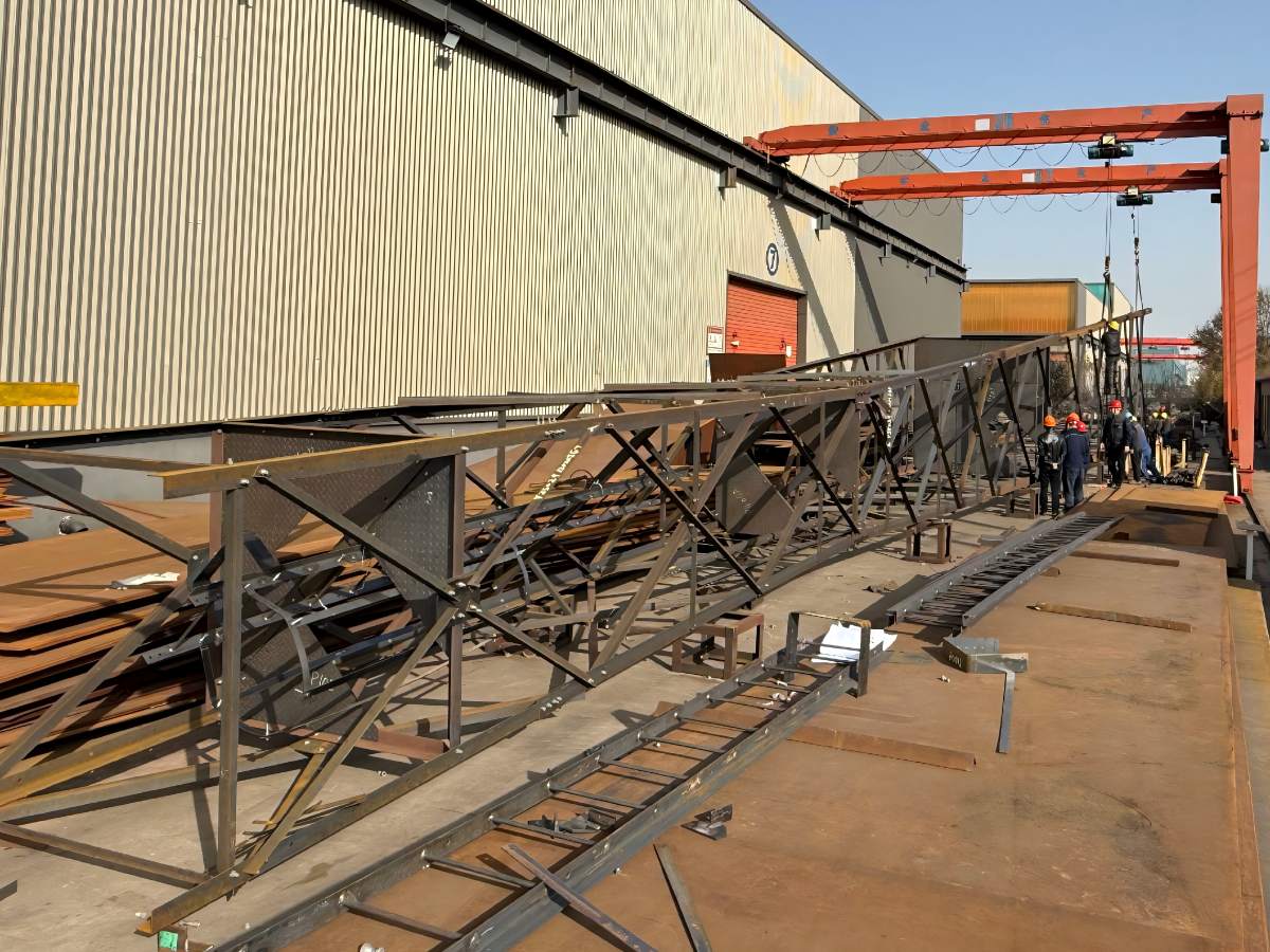 120M 4-Legged Angle Steel Telecom Tower Trial Assembly before Hot-dip Galvanization