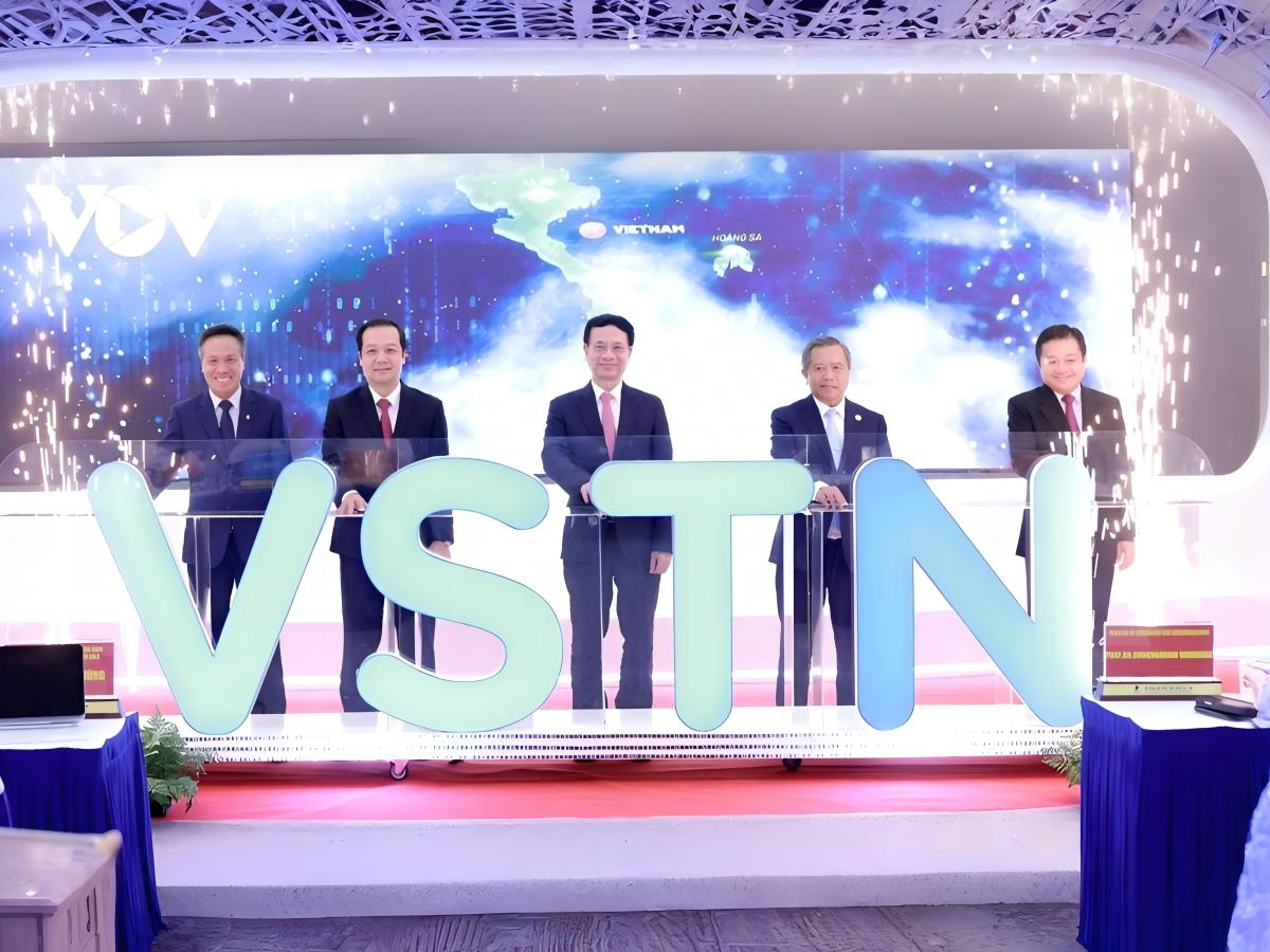 Vietnam-Singapore first Land Cable Launched (Infrastructure Breakthrough)