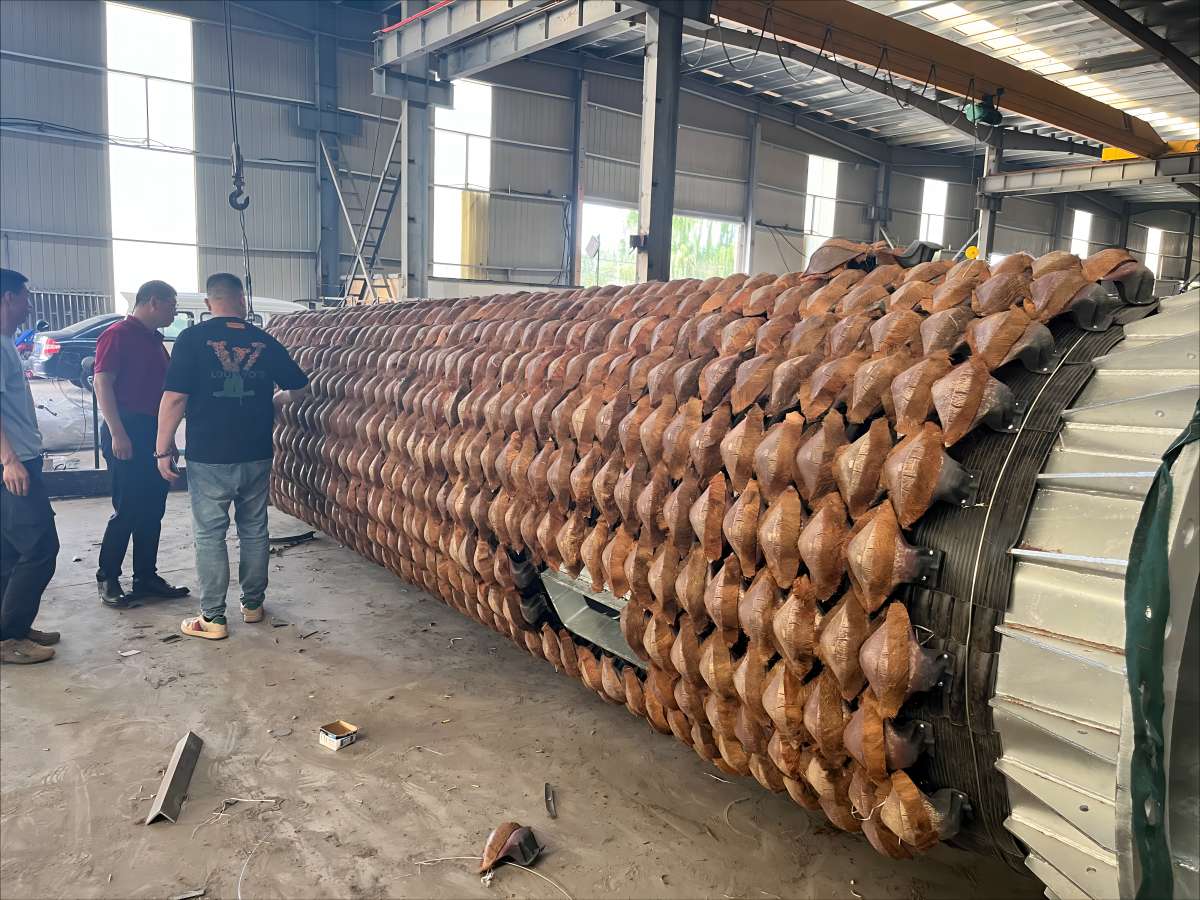Camouflaged Palm Tree Telecom Tower Bionic Housing Assembly