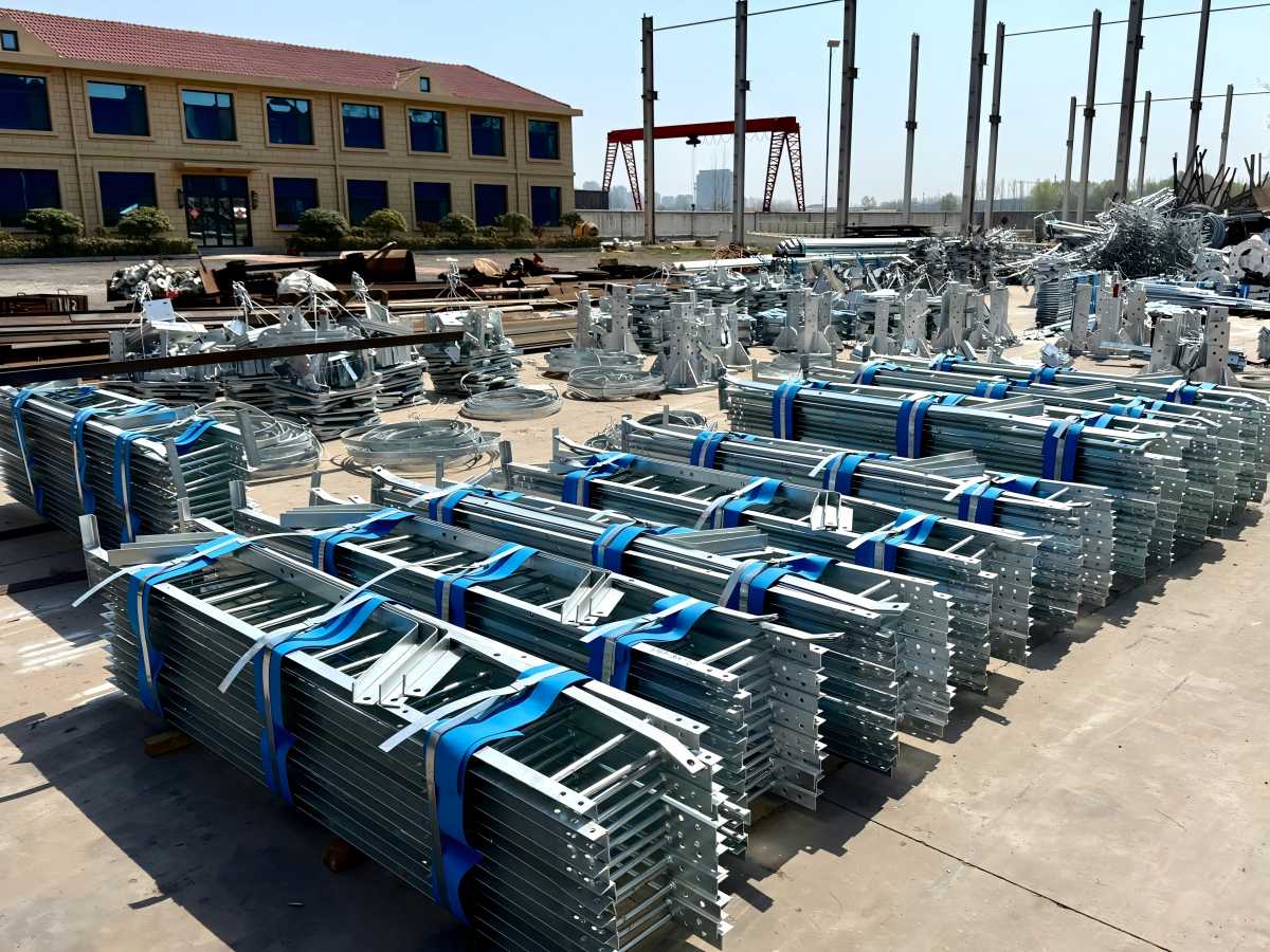 45 Meters 3-Legged Angle Steel Telecom Tower Packaging Site before Shipment